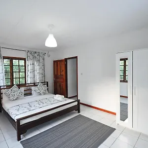 https://petit-baie-chalets.maheislandhotels.com