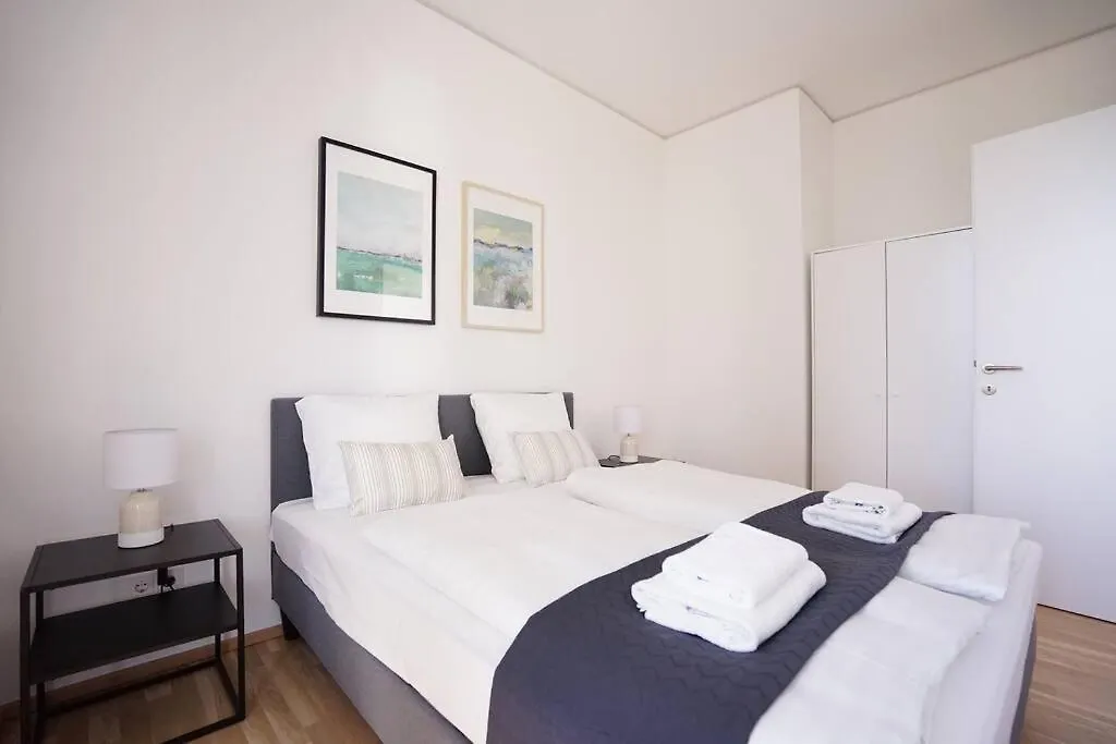 The High-Rise Condo With Pool Wien Apartment