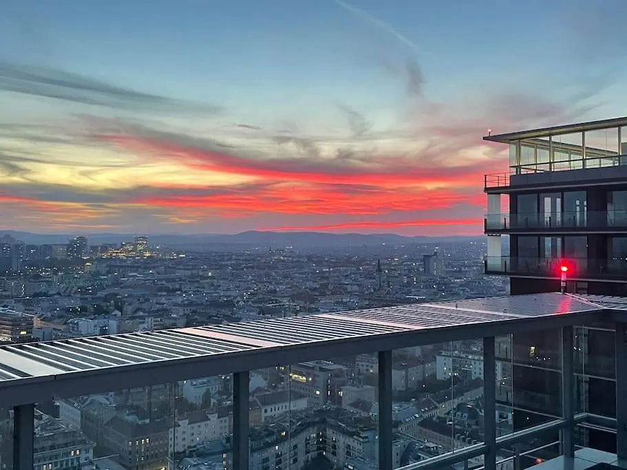 The High-Rise Condo With Pool Wien Apartment