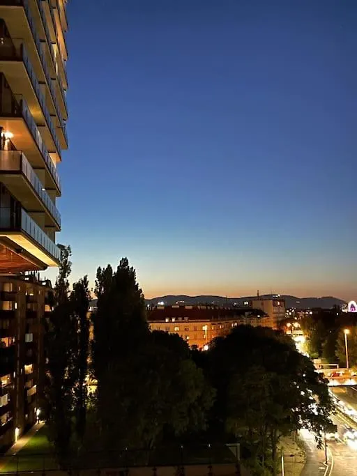 Apartment The High-Rise Condo With Pool Vienna