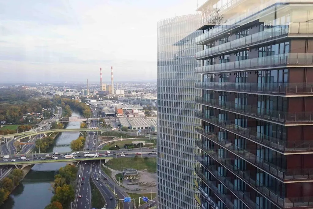 The High-Rise Condo With Pool Wien